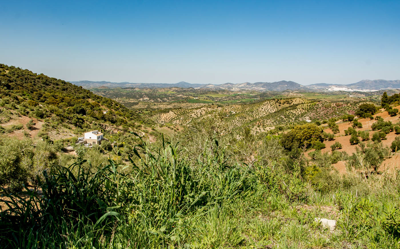 Tu casa rural vista desde la distancia
